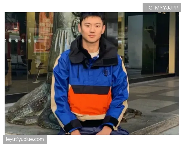 宁泽涛这身材管理也太狠了,退役这么多年还能穿紧身衣出门? 宁泽涛这身材管理也太狠了,退役这么多年还能穿紧身衣出门?