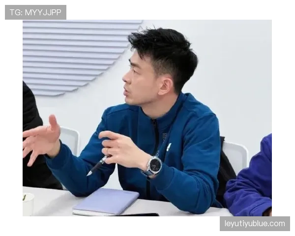 郑思维训练像机器人，出门像模特，随手一块表就把我房租比下去